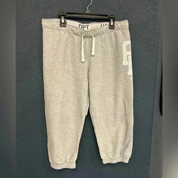 Nike women’s gray sweat pants (AD)
Sz M - Picture 1 of 4
